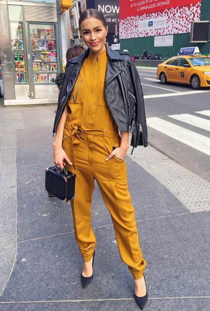 Sydne Style How to Wear a yellow suit bright menswear trend Zara mustard  pants suit outfit inspiration blogger street style  Sydne Style