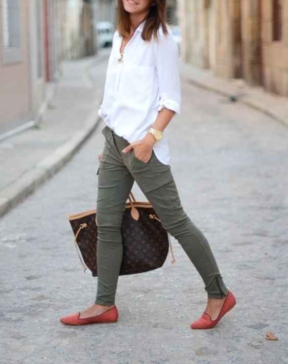 What to wear with green pants