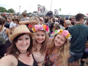 Glastonbury Fashion Tips: Unleash Your Style at the Ultimate Music Festival