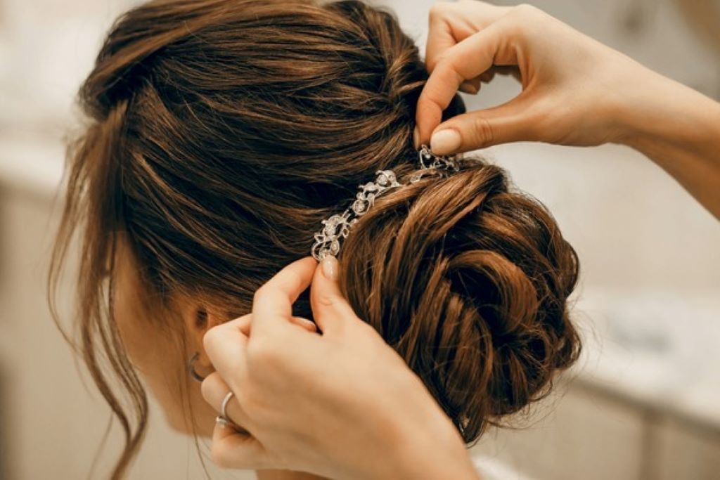 Winter wedding hairstyles - Bride Life Style